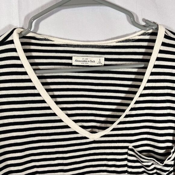 Abercrombie and Fitch Short Sleeve Striped T Shirt - Picture 4 of 10